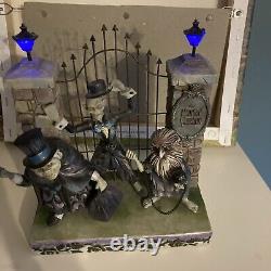 Disney Haunted Mansion Enesco Jim Shore Hitchhiking Ghosts Light LED Traditions