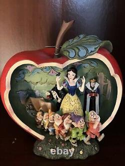Enesco 6010881 Disney Traditions Snow White Seven Dwarfs Apple Scene Figurine 8