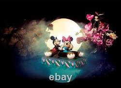 Enesco Disney Traditions Collection by Jim Shore Mickey and Minnie Mouse Love