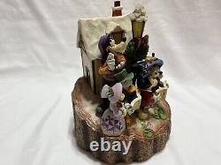 Jim Shore Disney Traditions Holiday Harmony Lighted Figurine