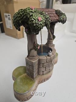Jim Shore WD Showcase Snow White's 8 Wishing Well Display Base 4013987 Gb