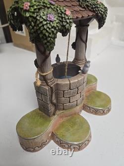 Jim Shore WD Showcase Snow White's 8 Wishing Well Display Base 4013987 Gb