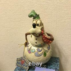 Walt Disney Goofy Showcase Tradition Winter Wonderland Figurine Enesco