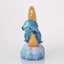 Collection Enesco Disney Traditions par Jim Shore Lilo et Stitch tenant Scrump sur