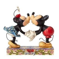 Collection Traditions Disney Enesco par Jim Shore Baiser de Mickey et Minnie Mouse