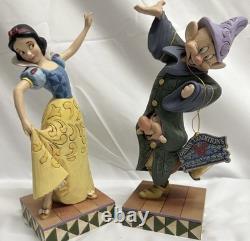 Collection vitrine Disney Traditions Blanche-Neige et Simplet partenaires de danse en boîte
