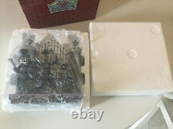 Disney Haunted Mansion Hitchhiking Ghosts 40th Anniversary Jim Shore Led Edition