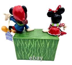 Disney Jim Shore Mickey & Minnie Christmas Countdown Blocks Figurine 6013057
 <br/> 	  Traduction en français: Disney Jim Shore Mickey & Minnie Calendrier de l'Avent en Blocs Figurine 6013057