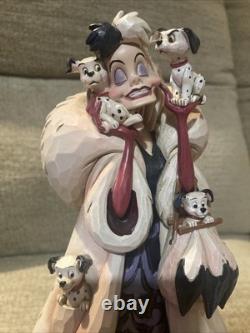 Disney Traditions Cruella d'Enfer figurine 'La diva doublée de fourrure' des 101 Dalmatiens