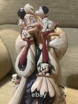 Disney Traditions Cruella d'Enfer figurine 'La diva doublée de fourrure' des 101 Dalmatiens