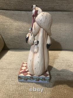 Disney Traditions Cruella d'Enfer figurine 'La diva doublée de fourrure' des 101 Dalmatiens
