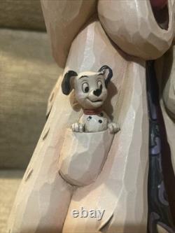 Disney Traditions Cruella d'Enfer figurine 'La diva doublée de fourrure' des 101 Dalmatiens