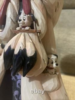 Disney Traditions Cruella d'Enfer figurine 'La diva doublée de fourrure' des 101 Dalmatiens