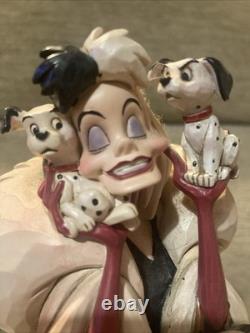Disney Traditions Cruella d'Enfer figurine 'La diva doublée de fourrure' des 101 Dalmatiens