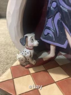 Disney Traditions Cruella d'Enfer figurine 'La diva doublée de fourrure' des 101 Dalmatiens