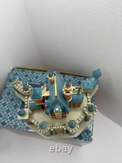 Disney Traditions Jim Shore Le Château du Vrai Amour 4011140 Figurine avec Boîte Aurora