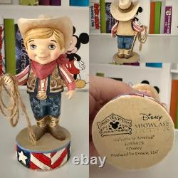 Disney Traditions Jim Shore Sonate de It's a Small World avec socle et 1ère série de 6 figurines