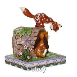 Disney Traditions par Jim Shore La Renard et le Chien de Chasse figurine sur une bûche, 5.75