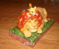 Disney par Jim Shore, LA FIERTÉ D’UN PÈRE (6000972) LE ROI LION, Simba et Mufasa