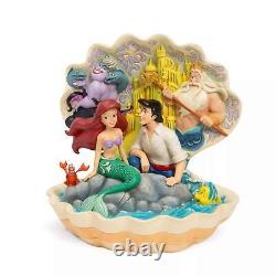 Enesco Disney Traditions par Jim Shore Figurine de la Petite Sirène dans une scène de coquillage.
