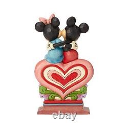 Enesco Disney Traditions par Jim Shore Mickey et Minnie Mouse assis sur un cœur
