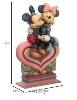 Enesco Disney Traditions par Jim Shore Mickey et Minnie Mouse assis sur un cœur
