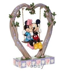 Enesco Disney Traditions par Jim Shore Mickey et Minnie Mouse sur une balançoire en forme de cœur