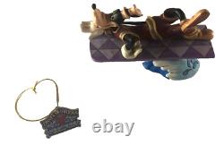Figurine Disney Traditions Jim Shore Dingo Surfant Attrape Une Vague 4050414 Showcase