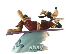 Figurine Disney Traditions Jim Shore Dingo Surfant Attrape Une Vague 4050414 Showcase