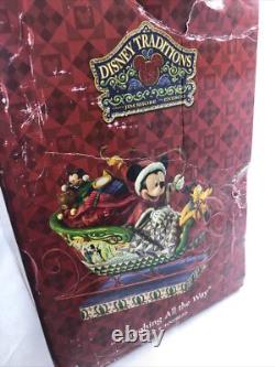 Figurine Jim Shore Disney Traditions Riant Tout le Chemin par Enesco 4005726