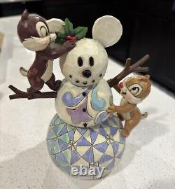 Figurine Jim Shore de Bonhomme de neige de Disney Chip and Dale Woodland Winter Wonderland