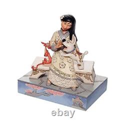 Figurine Mulan Assise en Bois Blanc de Disney Traditions par Jim Shore, 5,5 pouces