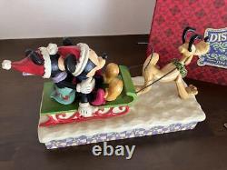 Figurine de Noël Enesco Disney Traditions Mickey Minnie Pluto en très bon état