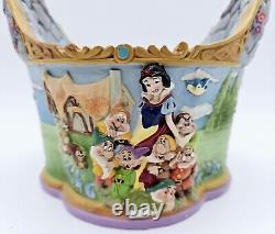 Figurine de Panier de Pâques Jim Shore Disney Blanche-Neige : Le Conte Qui a Tout Commencé