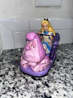 Figurine de l'attraction Alice au pays des merveilles des Traditions Disney par Jim Shore (Enesco)