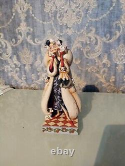 Figurine décorative Cruella Fur Lined Diva de la collection Walt Disney Traditions par Enesco