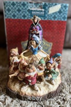 Figurine en bois sculpté de Blanche-Neige de la collection Enesco Disney Traditions par Jim Shore