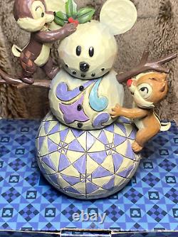 Figurine en résine Jim Shore de Disney Chip et Dale dans un pays des merveilles d'hiver avec un bonhomme de neige