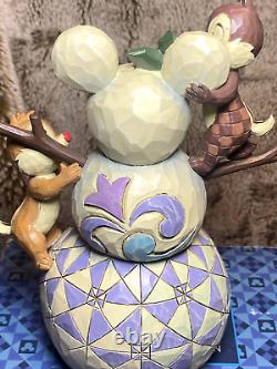 Figurine en résine Jim Shore de Disney Chip et Dale dans un pays des merveilles d'hiver avec un bonhomme de neige
