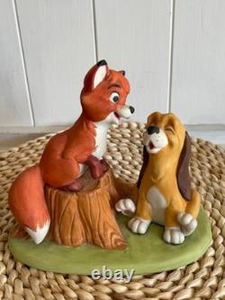 Figurine vintage Jim Shore de 1980, collection Disney Traditions, Le Renard et le Chien.