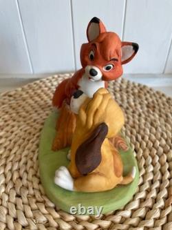 Figurine vintage Jim Shore de 1980, collection Disney Traditions, Le Renard et le Chien.