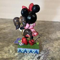 Jim Shore Disney Minnie Mouse & Fifi Puppy Dog Furrever Friends Figurine Rare  
 	<br/> 	 <br/>   Traduction en français : Jim Shore Disney Minnie Mouse & Fifi Chiot Furrever Amis Figurine Rare