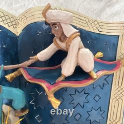 Jim Shore Disney Traditions Enesco Romance Prend Son Envol Figurine Livre d'Histoire Aladdin