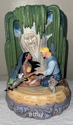 Jim Shore Disney Traditions Pocahontas – Figurine sculptée avec le cœur 8 Enesco