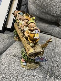 Jim Shore Disney Traditions Retour au foyer Sept Nains sur une bûche 4005434
