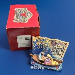 Jim Shore Disney ? Une nuit magique ? Figurine livre d’histoires Raiponce 4043625