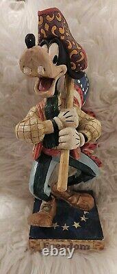 Jim Shore Étoiles et Rayures de la Liberté Enesco Traditions Disney Dingo Drapeau