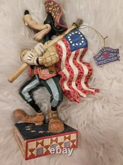 Jim Shore Étoiles et Rayures de la Liberté Enesco Traditions Disney Dingo Drapeau