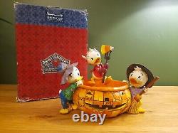 Jim Shore Traditions Disney Jouer des tours et partager des friandises Halloween