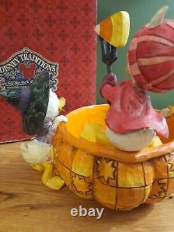 Jim Shore Traditions Disney Jouer des tours et partager des friandises Halloween